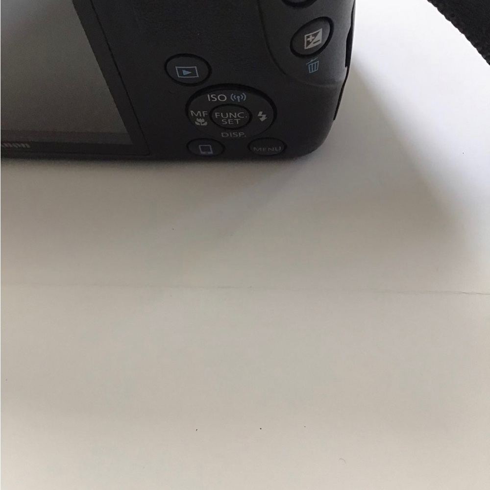 Canon camera - Picture 4 of 8